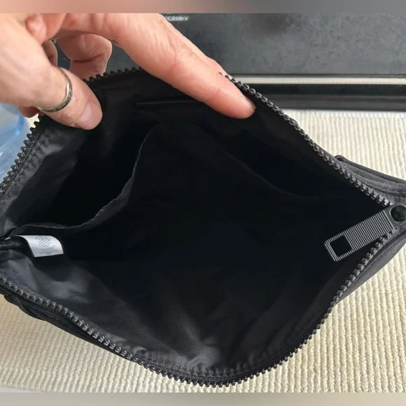 Lululemon Essentials Pouch - Picture 3 of 5